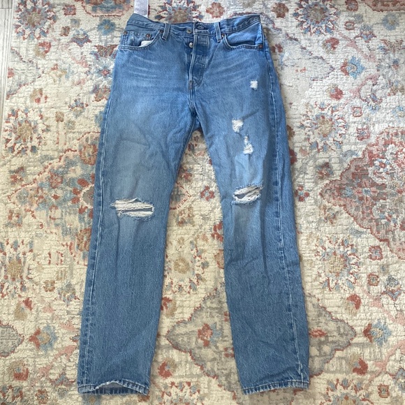 Blue Levi Jeans 28x30 - Picture 1 of 4